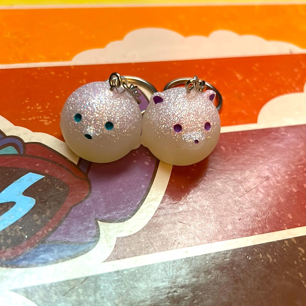 Matt finish Animal keychains white set